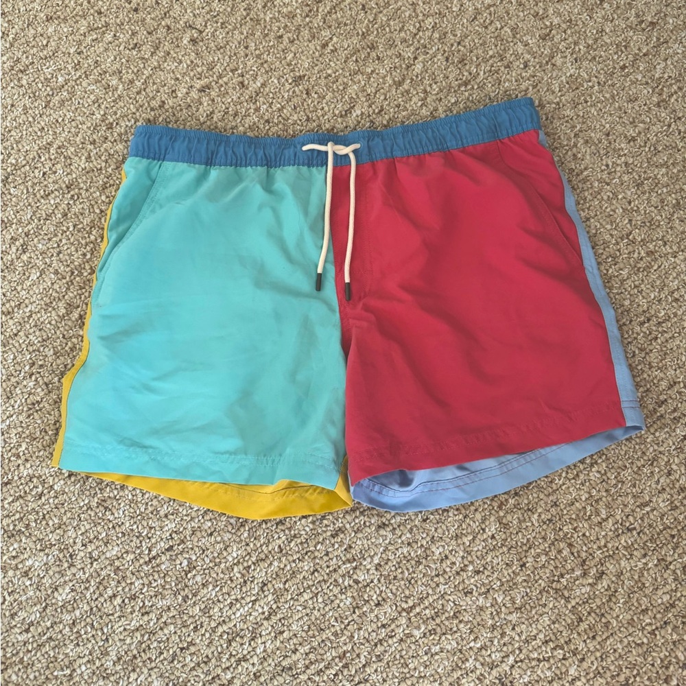 American Eagle Above the Knee 5.5” Swim Trunk